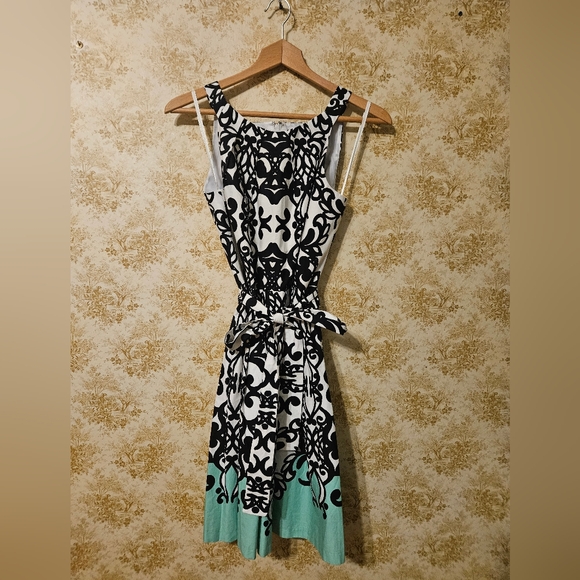 Size 8-10 dress set with shrug black,white& mint green - Picture 5 of 15